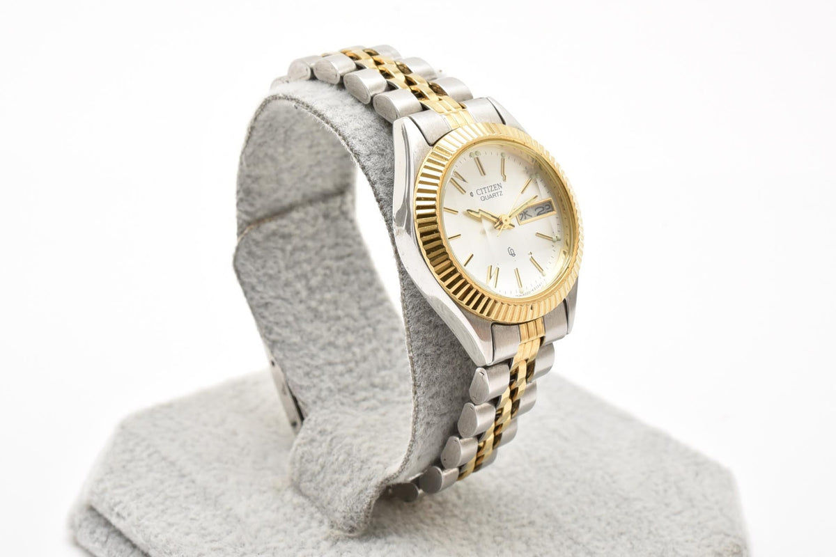 CITIZEN シチズン 6000-K09346 レディース クォーツ 90s vintage 腕時計 ホワイト文字盤 デイデイト 曜日 日付 フルーテッドベゼル ステンレス コンビ ブレスレット 24.3mm 1990年代 ヴィンテージ