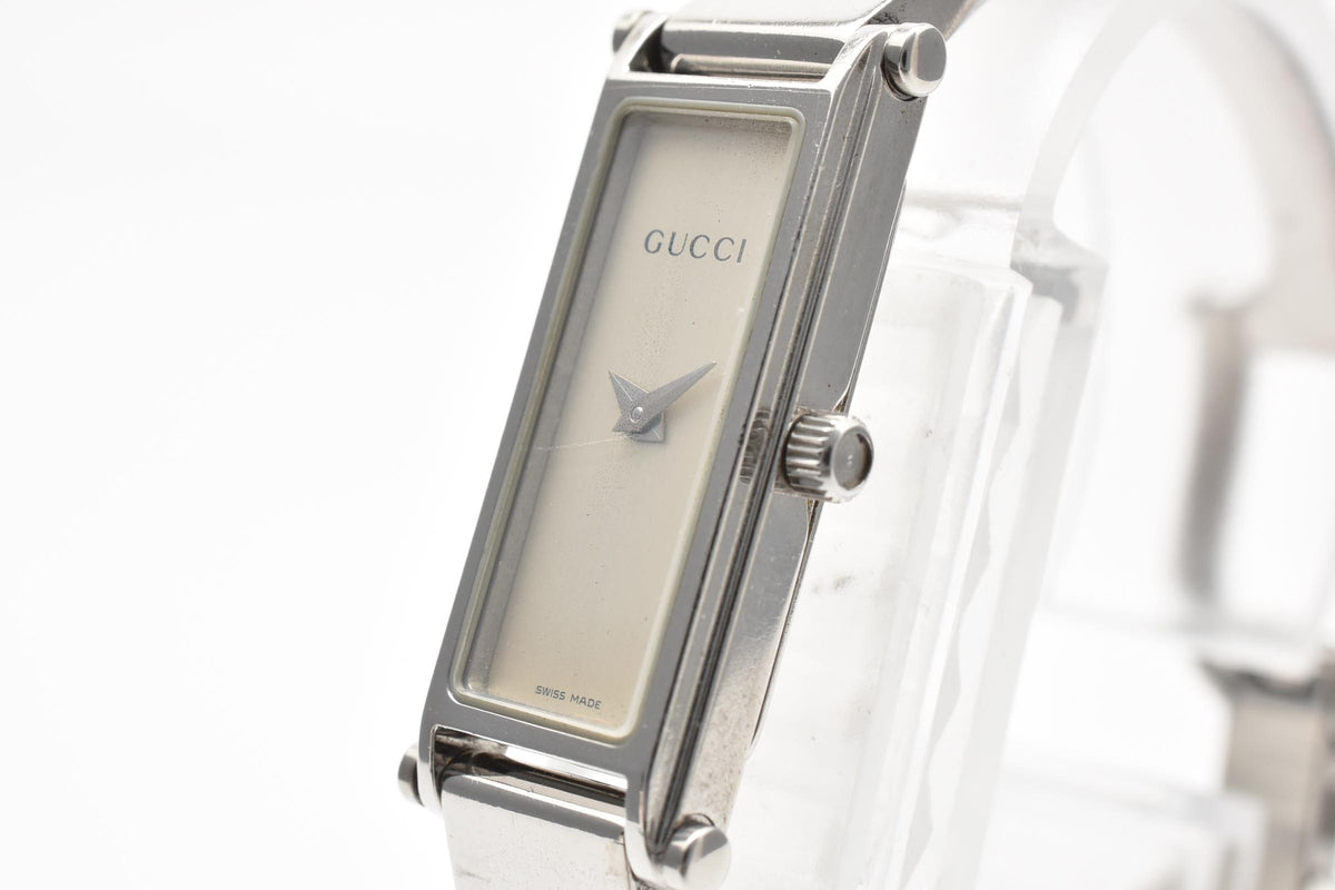 GUCCI グッチ 1500L レディース Y2K 00s クォーツ 腕時計 ホワイト文字盤 2針 スクエア 長方形 ステンレス バングル ブレスレット シルバー 12mm 2000年代