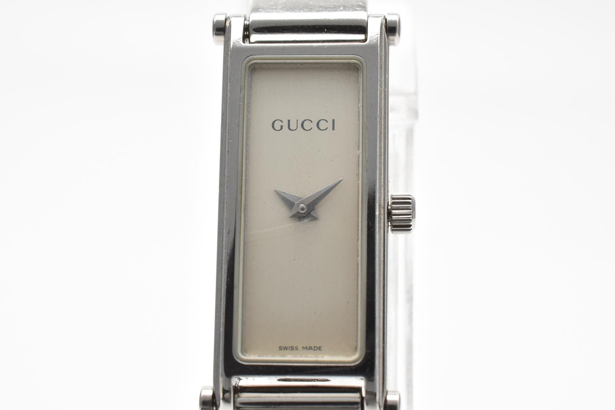 GUCCI グッチ 1500L レディース Y2K 00s クォーツ 腕時計 ホワイト文字盤 2針 スクエア 長方形 ステンレス バングル ブレスレット シルバー 12mm 2000年代