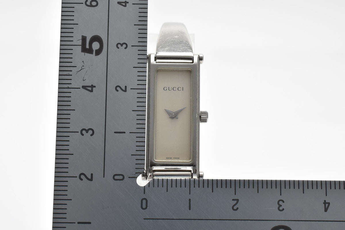 GUCCI グッチ 1500L レディース Y2K 00s クォーツ 腕時計 ホワイト文字盤 2針 スクエア 長方形 ステンレス バングル ブレスレット シルバー 12mm 2000年代