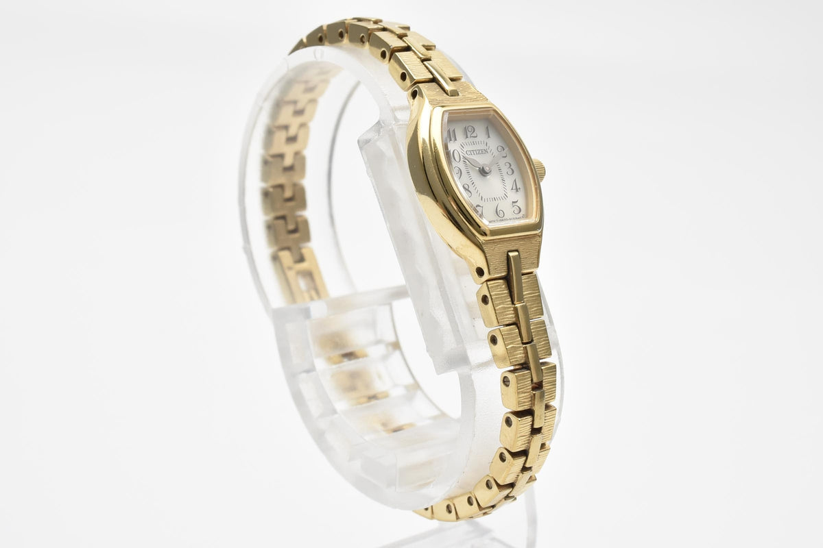 CITIZEN シチズン G620-S092264 レディース Y2K 00s vintage ソーラー クォーツ 腕時計 ホワイト文字盤 アラビア数字 スクエア 長方形 ステンレス ゴールドカラー ブレスレット 14mm 2000年代