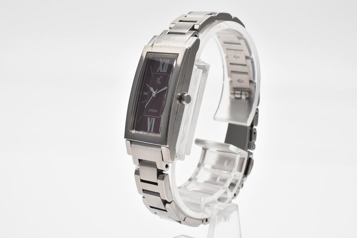 CITIZEN シチズン xC クロスシー Y2K 00s vintage 5431-T003982 メンズ ソーラー クォーツ 腕時計 レッドパープル文字盤 ローマ数字 スクエア 長方形 ステンレス ブレスレット 14.5mm 2000年代