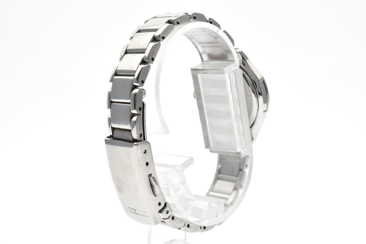 CITIZEN シチズン Eco-Drive Y2K 00s エコドライブ E001-S032733 レディース ソーラー クォーツ 腕時計 ホワイト文字盤 アラビア数字 デイト ステンレス ブレスレット 25.5mm 2000年代
