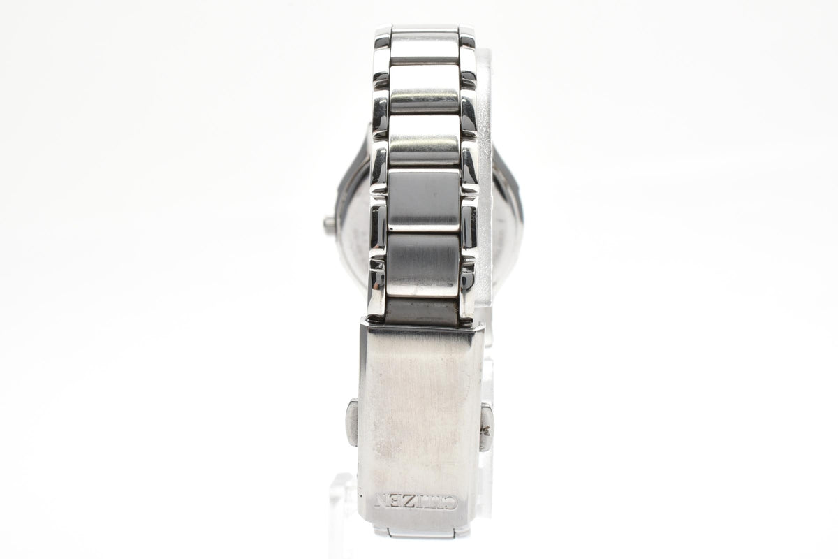 CITIZEN シチズン Eco-Drive Y2K 00s エコドライブ E001-S032733 レディース ソーラー クォーツ 腕時計 ホワイト文字盤 アラビア数字 デイト ステンレス ブレスレット 25.5mm 2000年代