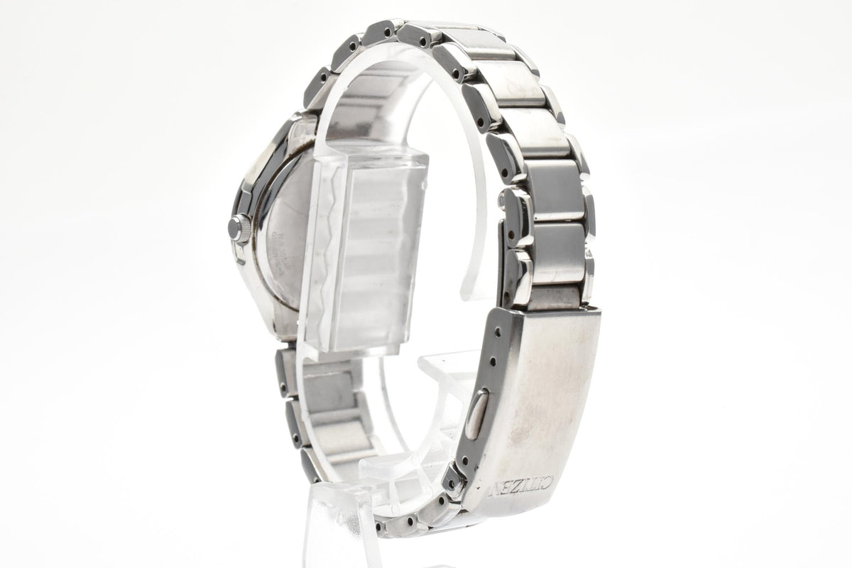 CITIZEN シチズン Eco-Drive Y2K 00s エコドライブ E001-S032733 レディース ソーラー クォーツ 腕時計 ホワイト文字盤 アラビア数字 デイト ステンレス ブレスレット 25.5mm 2000年代