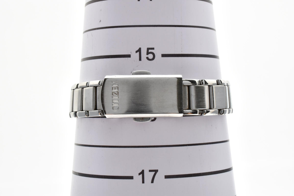 CITIZEN シチズン Eco-Drive Y2K 00s エコドライブ E001-S032733 レディース ソーラー クォーツ 腕時計 ホワイト文字盤 アラビア数字 デイト ステンレス ブレスレット 25.5mm 2000年代