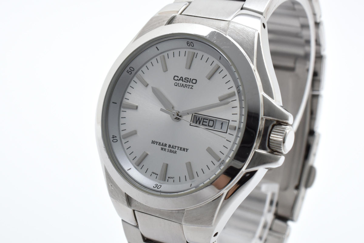 CASIO カシオ Standard スタンダード Y2K 00s MTP-1228DJ メンズ クォーツ 腕時計 ホワイト文字盤 デイデイト 曜日 日付 ステンレス ブレスレット 36.6mm 2000年代