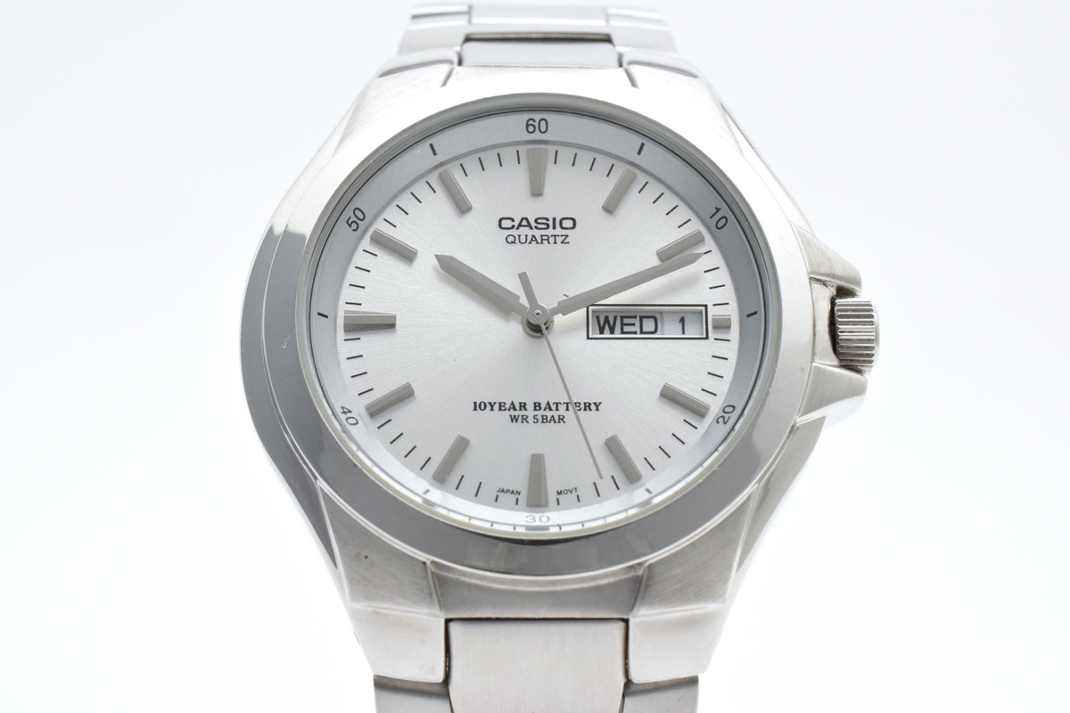 CASIO カシオ Standard スタンダード Y2K 00s MTP-1228DJ メンズ クォーツ 腕時計 ホワイト文字盤 デイデイト 曜日 日付 ステンレス ブレスレット 36.6mm 2000年代