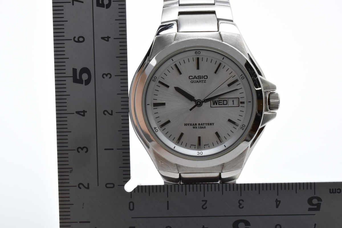 CASIO カシオ Standard スタンダード Y2K 00s MTP-1228DJ メンズ クォーツ 腕時計 ホワイト文字盤 デイデイト 曜日 日付 ステンレス ブレスレット 36.6mm 2000年代