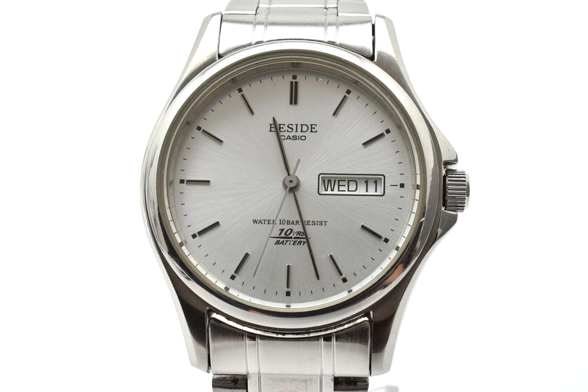 美品 CASIO カシオ BESIDE ビサイド BES-105 クォーツ デイデイト 10年電池 シルバー文字盤 ステンレス メンズ 腕時計 稼働品
