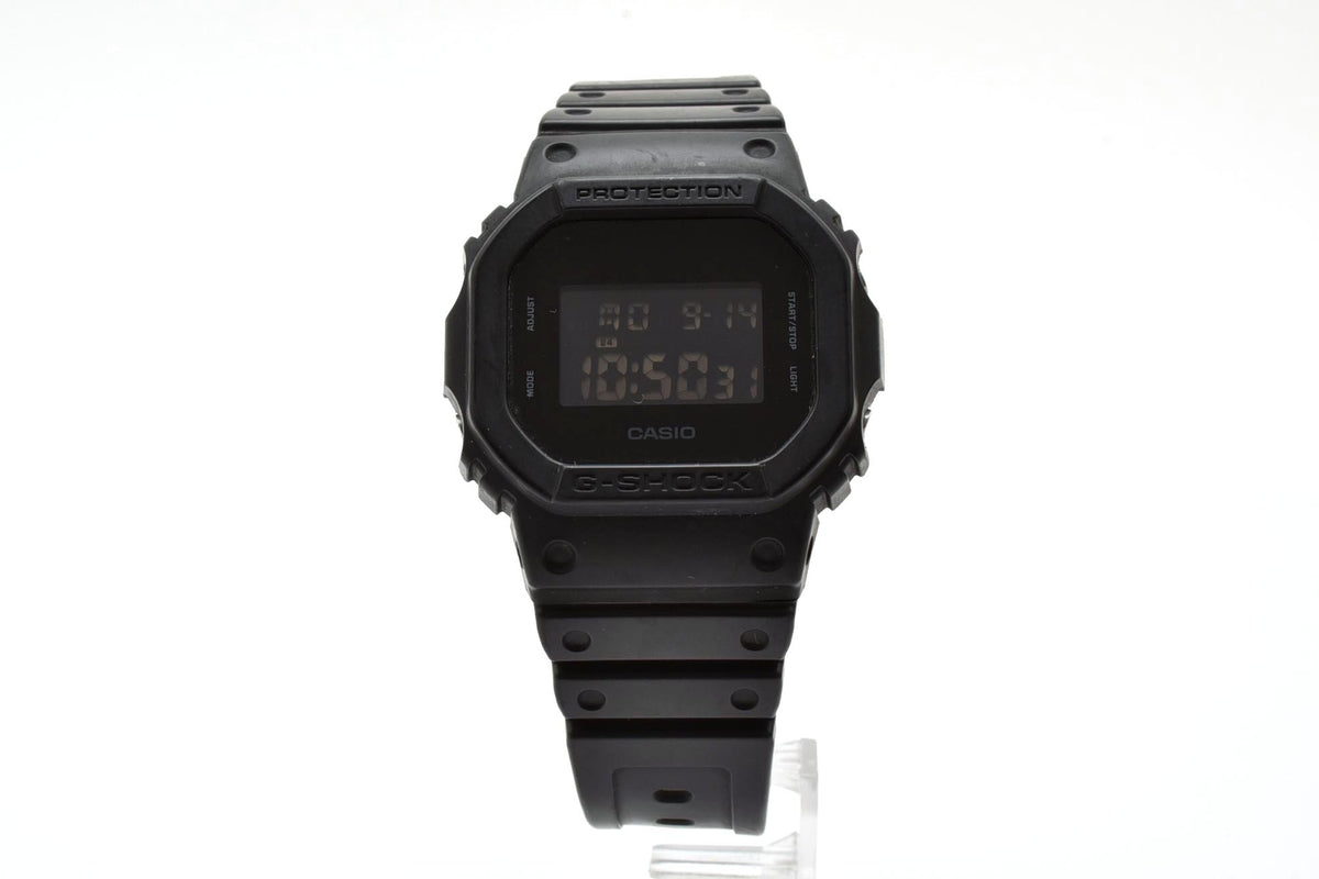 美品 CASIO カシオ G-SHOCK Gショック DW-5600BB ソリッドカラーズ オールブラック 黒 スクエア デジタル 反転液晶 メンズ 腕時計 稼働品