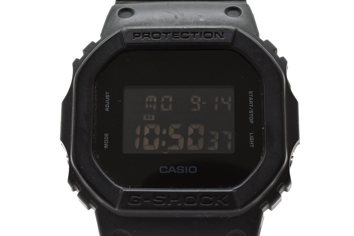 美品 CASIO カシオ G-SHOCK Gショック DW-5600BB ソリッドカラーズ オールブラック 黒 スクエア デジタル 反転液晶 メンズ 腕時計 稼働品