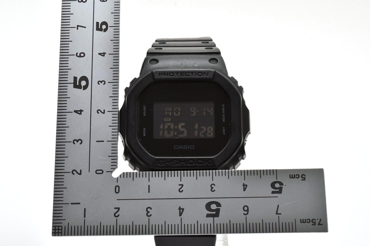 美品 CASIO カシオ G-SHOCK Gショック DW-5600BB ソリッドカラーズ オールブラック 黒 スクエア デジタル 反転液晶 メンズ 腕時計 稼働品