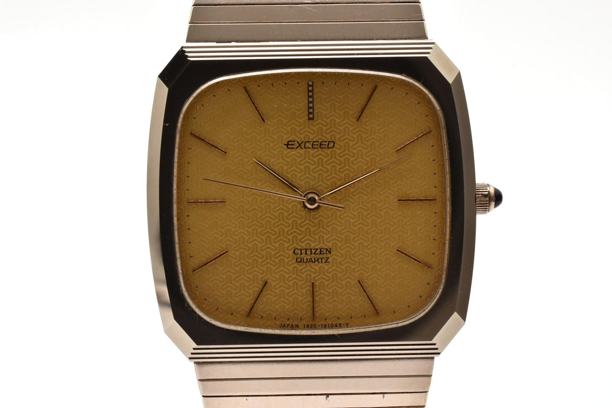 美品 CITIZEN シチズン EXCEED エクシード 1930-191005 クォーツ UHAG クッション型 ゴールド文字盤 ゴールドカラー ヴィンテージ 1980年代 メンズ 腕時計 稼働品