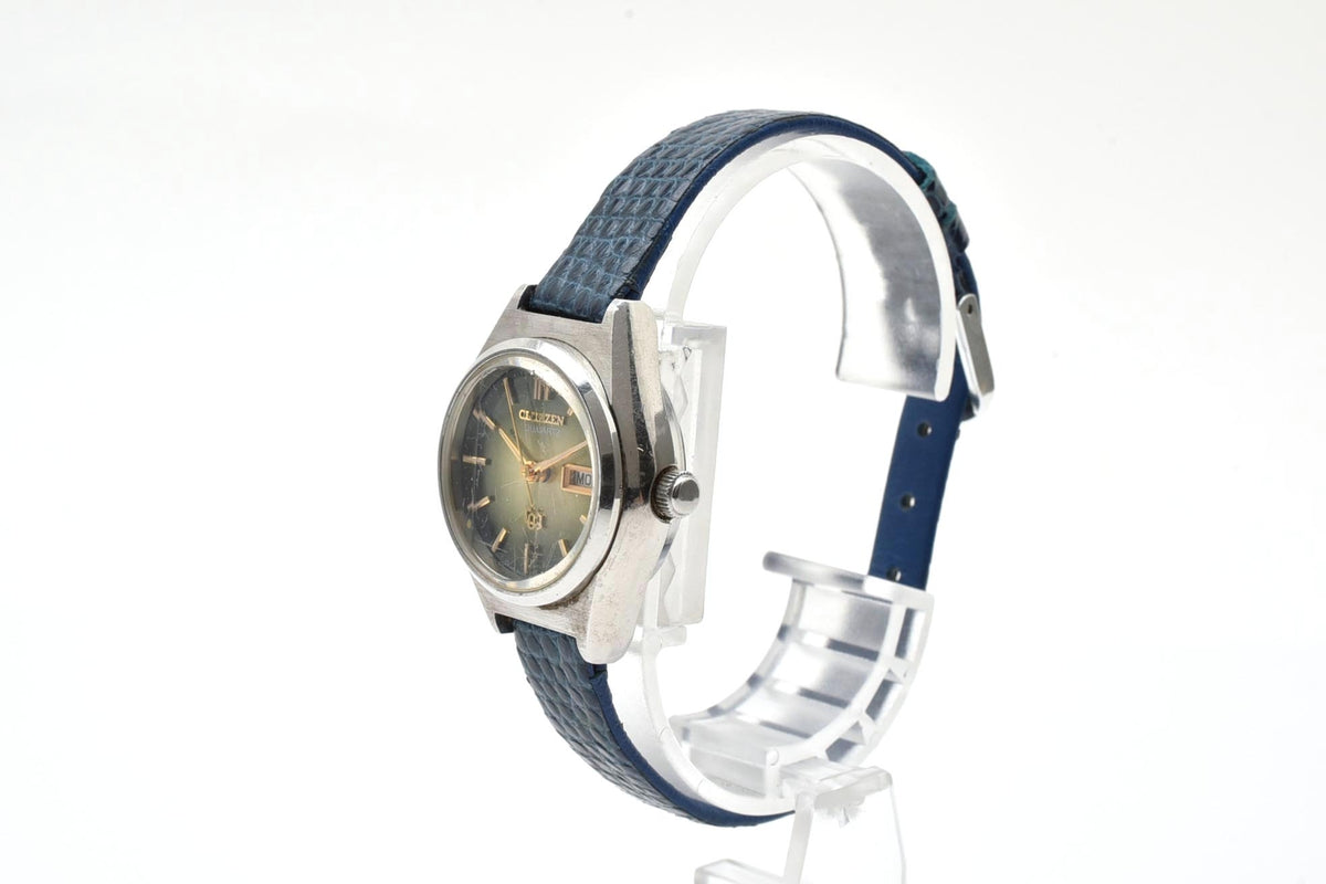 美品 CITIZEN シチズン 4-852273K クォーツ デイデイト グリーン グラデーション文字盤 クッション型 ステンレス 革ベルト ヴィンテージ 1970年代 レディース 腕時計 稼働品