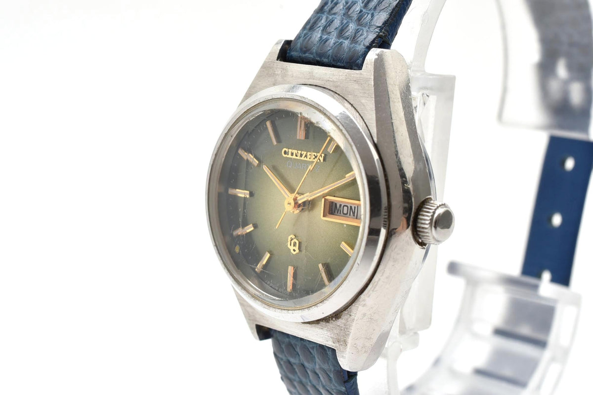 美品 CITIZEN シチズン 4-852273K クォーツ デイデイト グリーン グラデーション文字盤 クッション型 ステンレス 革ベルト ヴィンテージ 1970年代 レディース 腕時計 稼働品