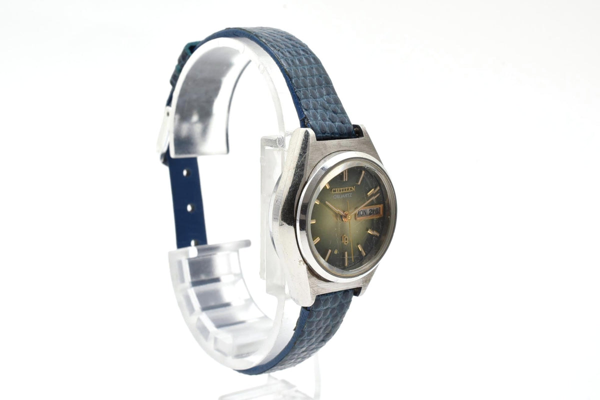 美品 CITIZEN シチズン 4-852273K クォーツ デイデイト グリーン グラデーション文字盤 クッション型 ステンレス 革ベルト ヴィンテージ 1970年代 レディース 腕時計 稼働品