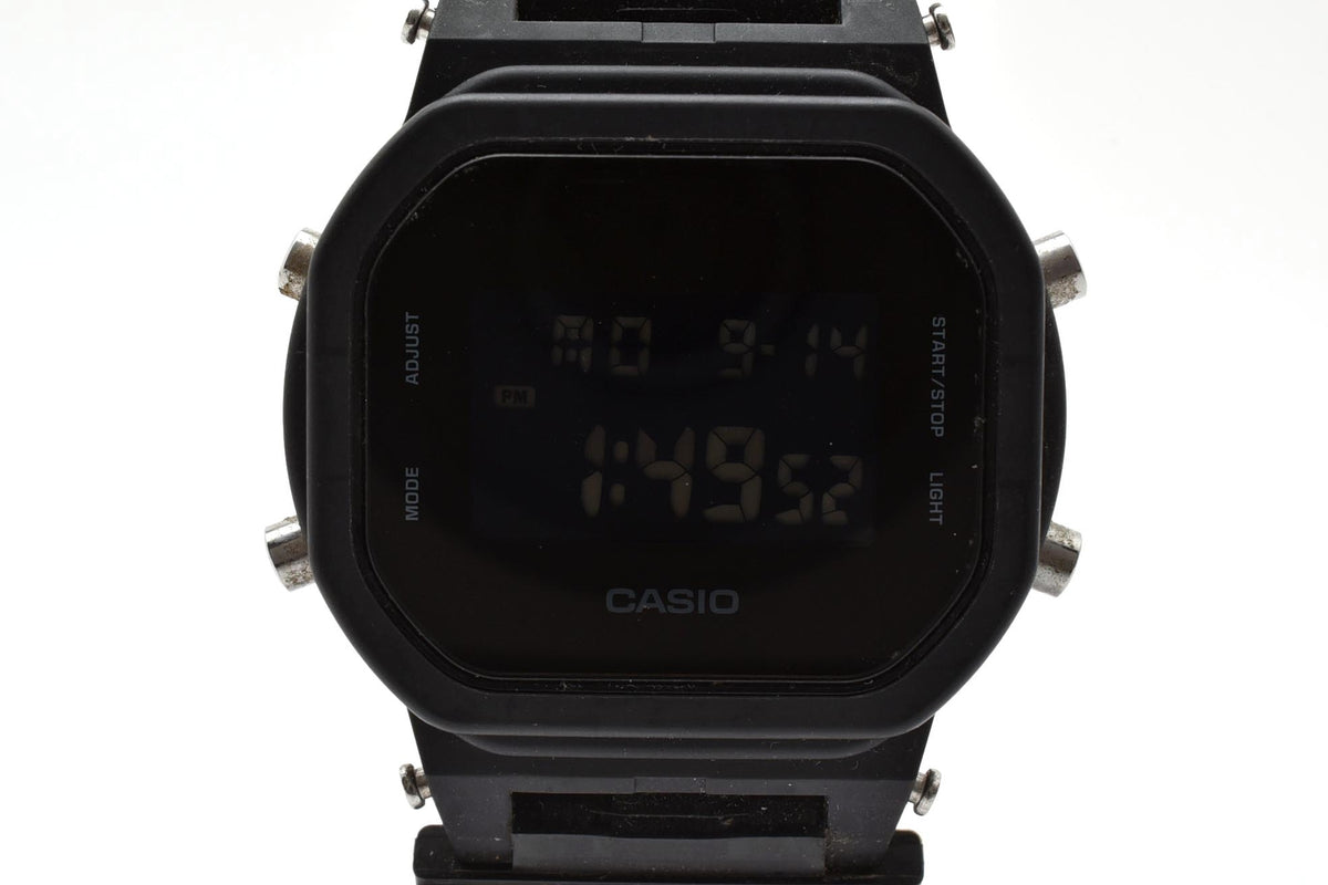 美品 CASIO カシオ G-SHOCK Gショック DW-5600BB ソリッドカラーズ オールブラック 黒 スクエア デジタル 反転液晶 メンズ 腕時計 稼働品