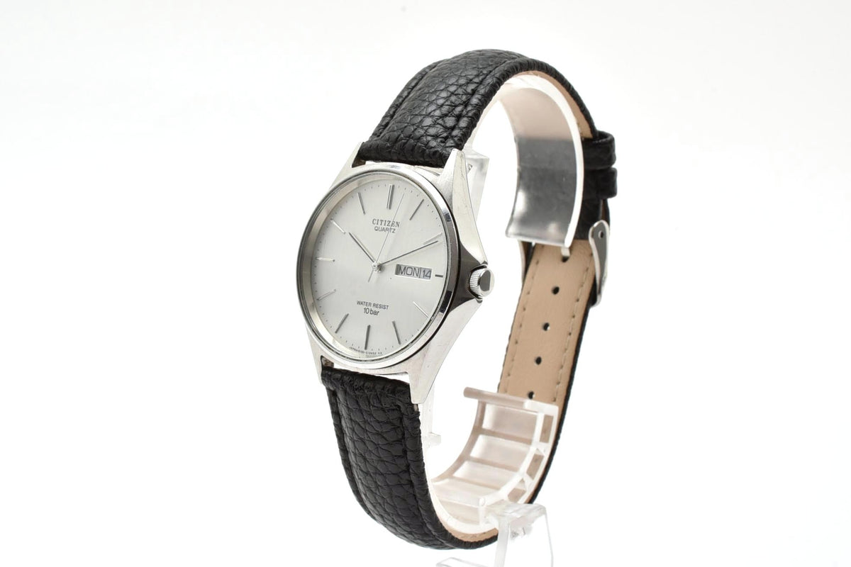 良品 CITIZEN シチズン 6100-G03665 クォーツ デイデイト 10気圧防水 シルバー文字盤 ステンレス 革ベルト メンズ 腕時計 稼働品