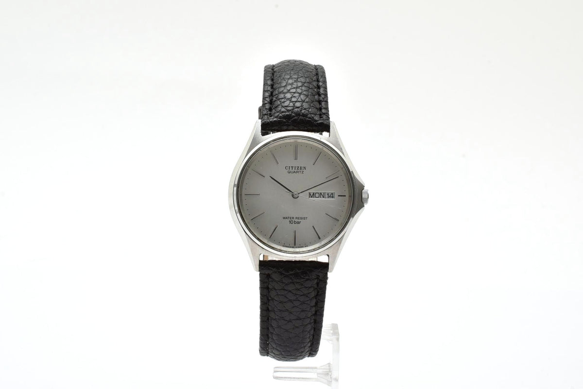 良品 CITIZEN シチズン 6100-G03665 クォーツ デイデイト 10気圧防水 シルバー文字盤 ステンレス 革ベルト メンズ 腕時計 稼働品