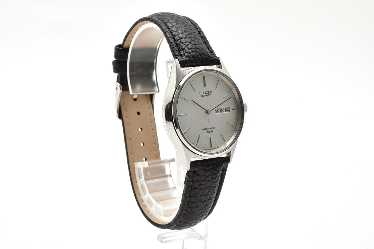 良品 CITIZEN シチズン 6100-G03665 クォーツ デイデイト 10気圧防水 シルバー文字盤 ステンレス 革ベルト メンズ 腕時計 稼働品