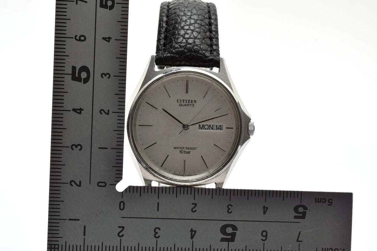 良品 CITIZEN シチズン 6100-G03665 クォーツ デイデイト 10気圧防水 シルバー文字盤 ステンレス 革ベルト メンズ 腕時計 稼働品
