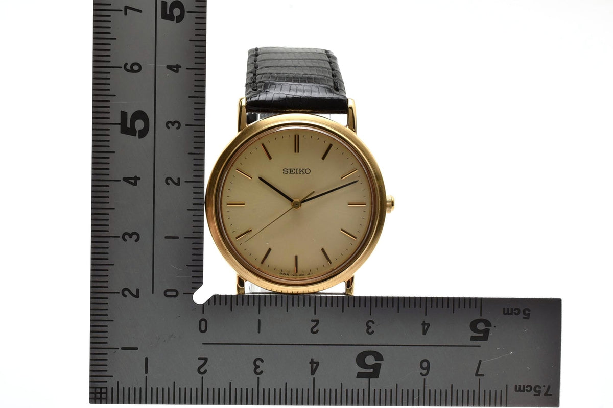 美品 SEIKO セイコー 7N01-0BH0 クォーツ 薄型 ゴールドカラー シャンパン文字盤 レザーベルト 記念刻印 1990年代 メンズ 腕時計 稼働品