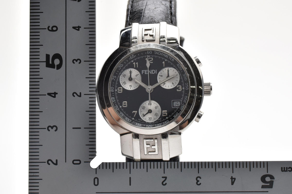 美品 FENDI フェンディ クラシコ クロノグラフ 010-4500L-606 クォーツ デイト ブラック文字盤 ステンレス レザーベルト スイス製 ユニセックス 腕時計 稼働品