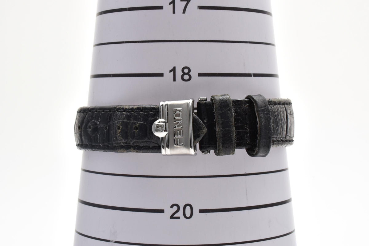 美品 FENDI フェンディ クラシコ クロノグラフ 010-4500L-606 クォーツ デイト ブラック文字盤 ステンレス レザーベルト スイス製 ユニセックス 腕時計 稼働品