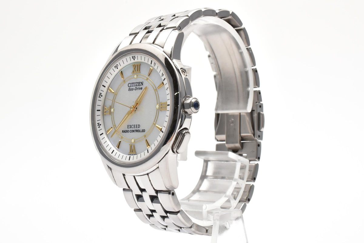 美品 CITIZEN シチズン エクシード H435-T008526 エコドライブ 電波ソーラー チタン デュラテクト ホワイト文字盤 デイト メンズ 腕時計 稼働品