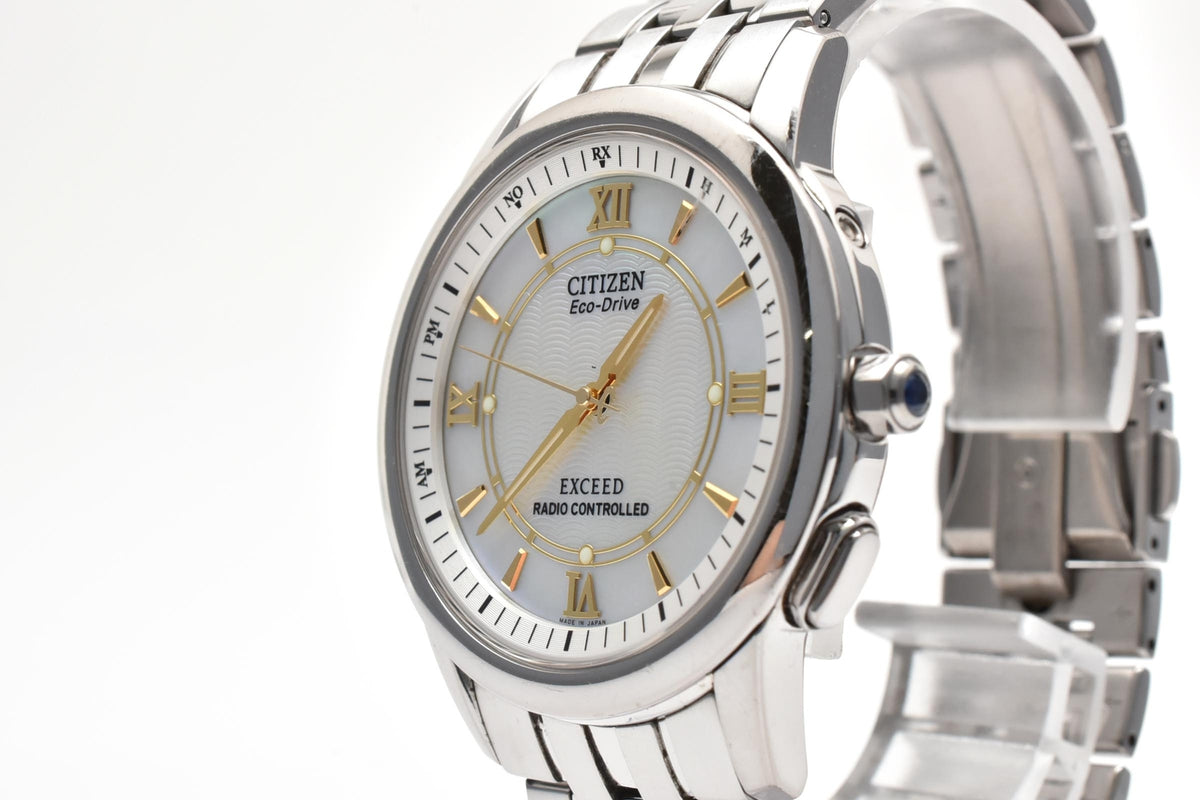 美品 CITIZEN シチズン エクシード H435-T008526 エコドライブ 電波ソーラー チタン デュラテクト ホワイト文字盤 デイト メンズ 腕時計 稼働品
