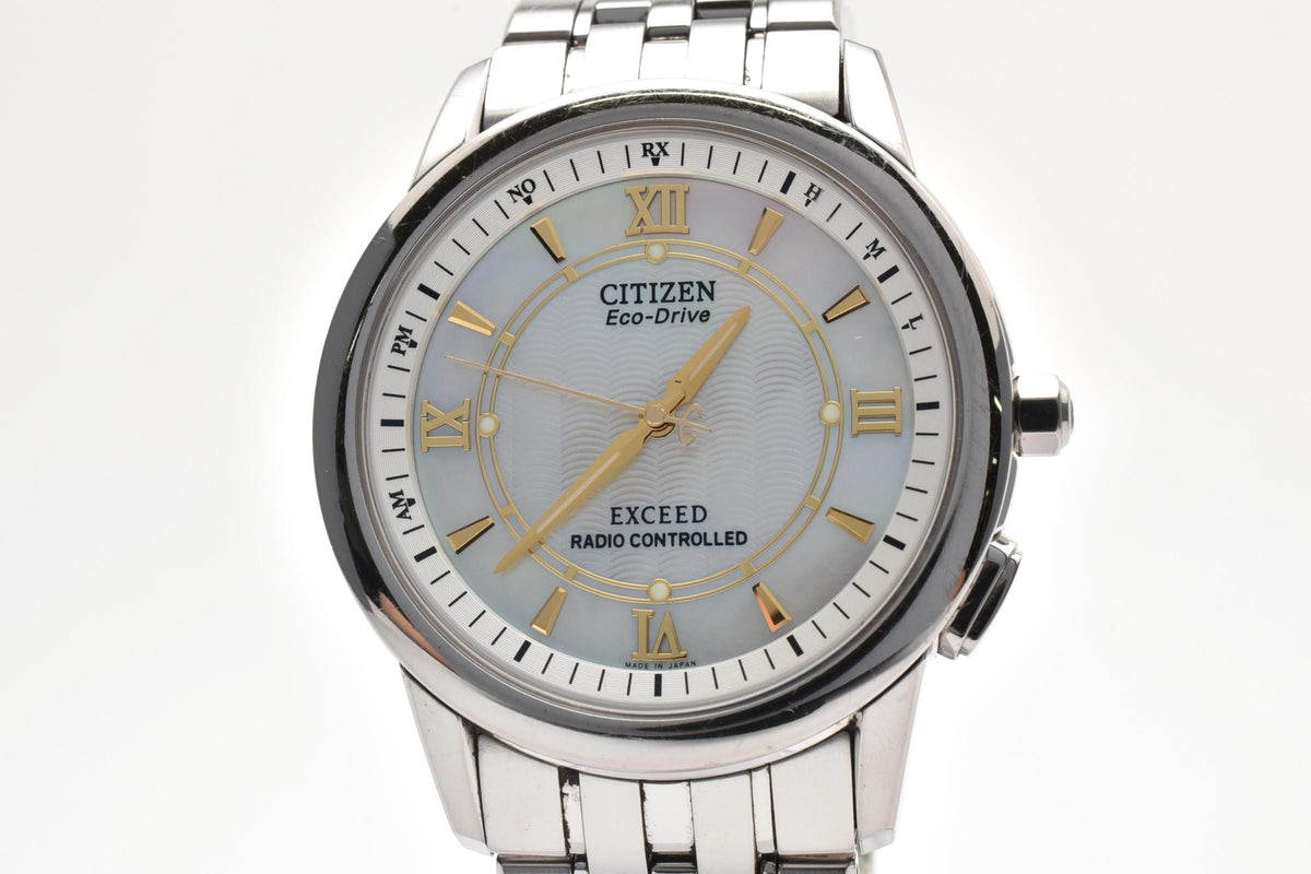 美品 CITIZEN シチズン エクシード H435-T008526 エコドライブ 電波ソーラー チタン デュラテクト ホワイト文字盤 デイト メンズ 腕時計 稼働品