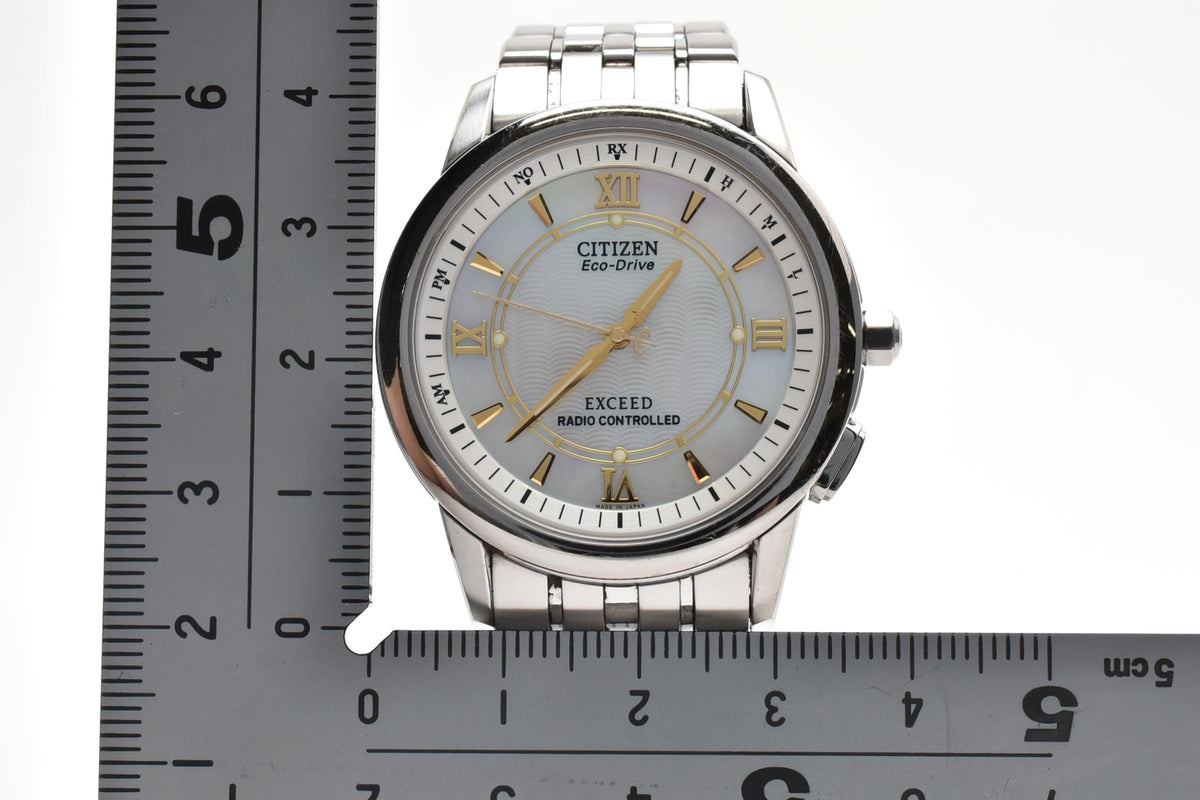 美品 CITIZEN シチズン エクシード H435-T008526 エコドライブ 電波ソーラー チタン デュラテクト ホワイト文字盤 デイト メンズ 腕時計 稼働品