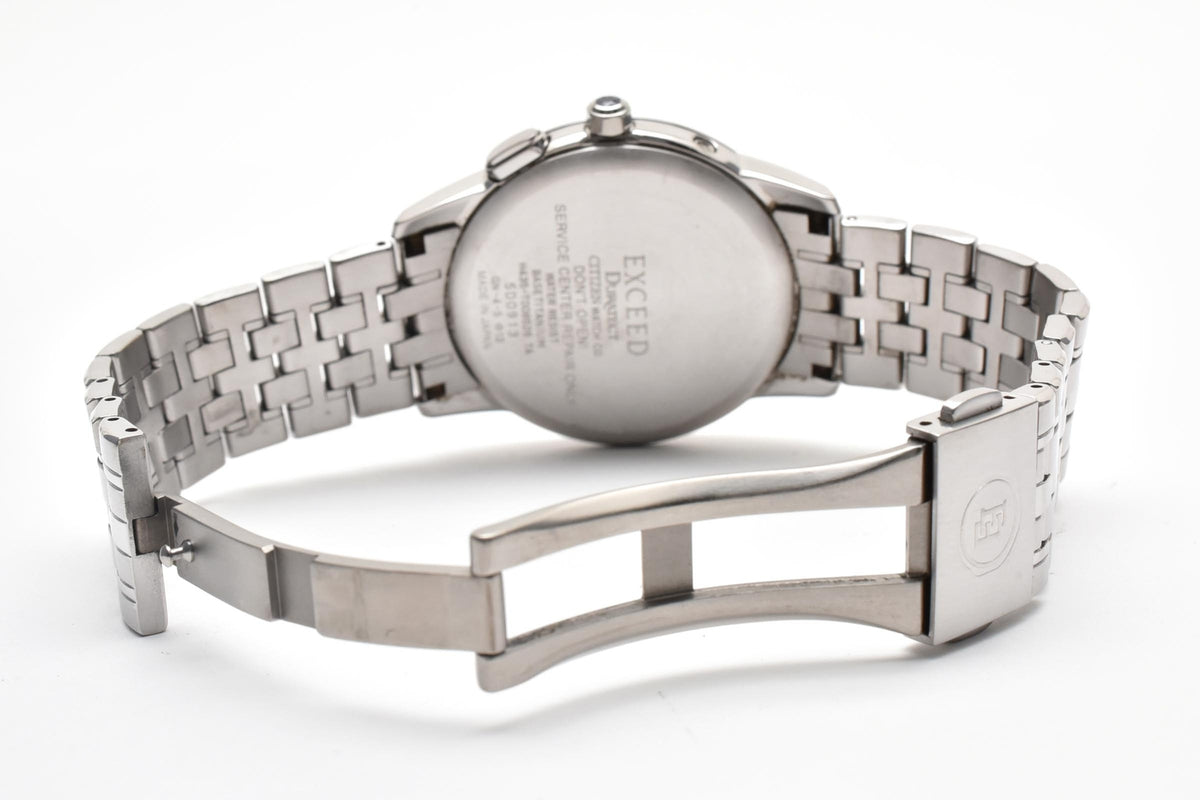 美品 CITIZEN シチズン エクシード H435-T008526 エコドライブ 電波ソーラー チタン デュラテクト ホワイト文字盤 デイト メンズ 腕時計 稼働品