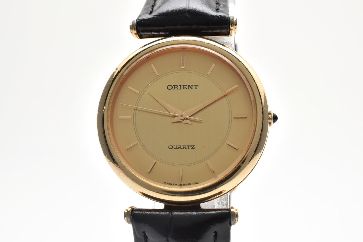 美品 ORIENT オリエント C25536-00 クォーツ 薄型 ドレスウォッチ ゴールド文字盤 金メッキ レザーベルト 日本製 ユニセックス 腕時計 稼働品