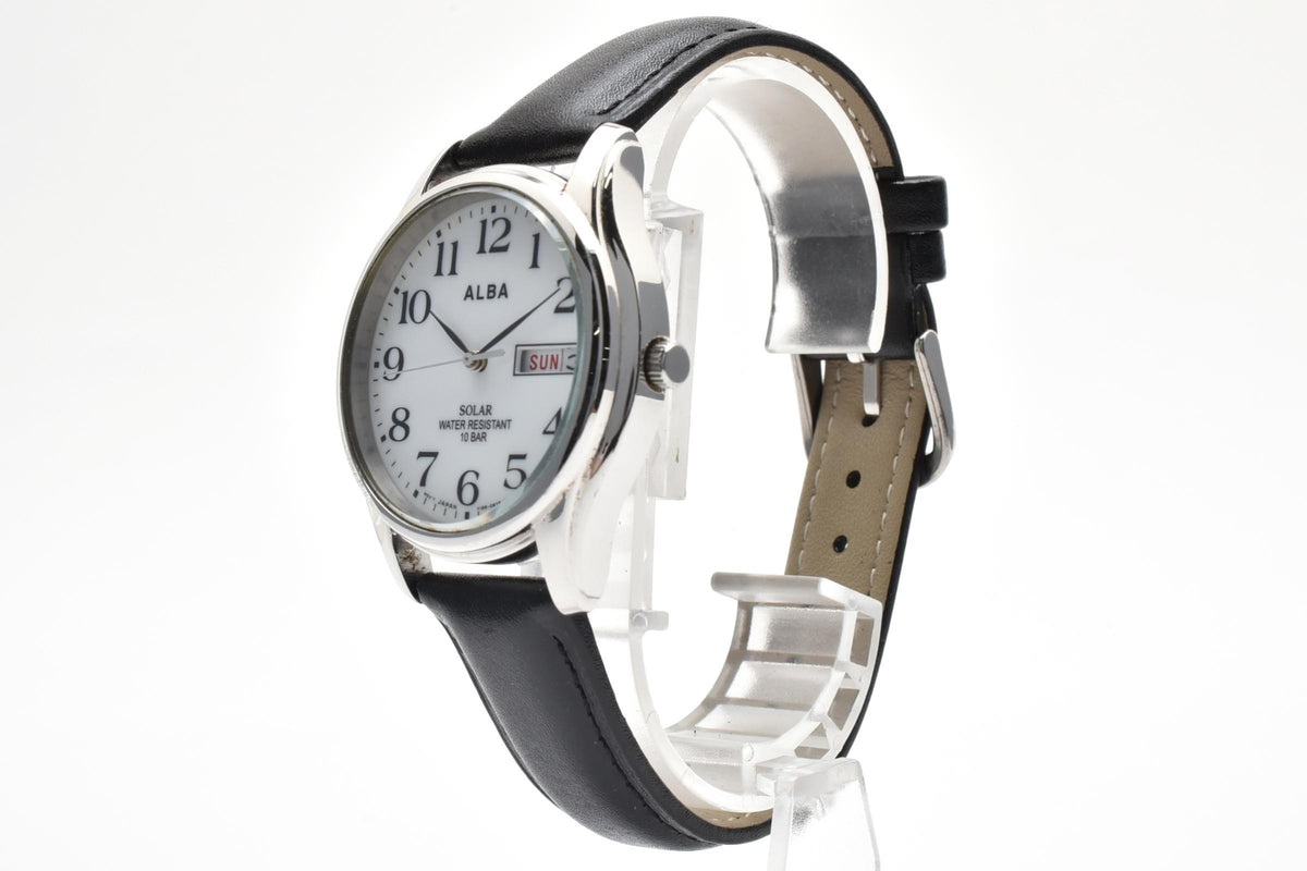 良品 SEIKO ALBA セイコー アルバ V158-0AX0 ソーラー デイデイト ホワイト文字盤 アラビア数字 レザーベルト 10気圧防水 メンズ 腕時計 稼働品