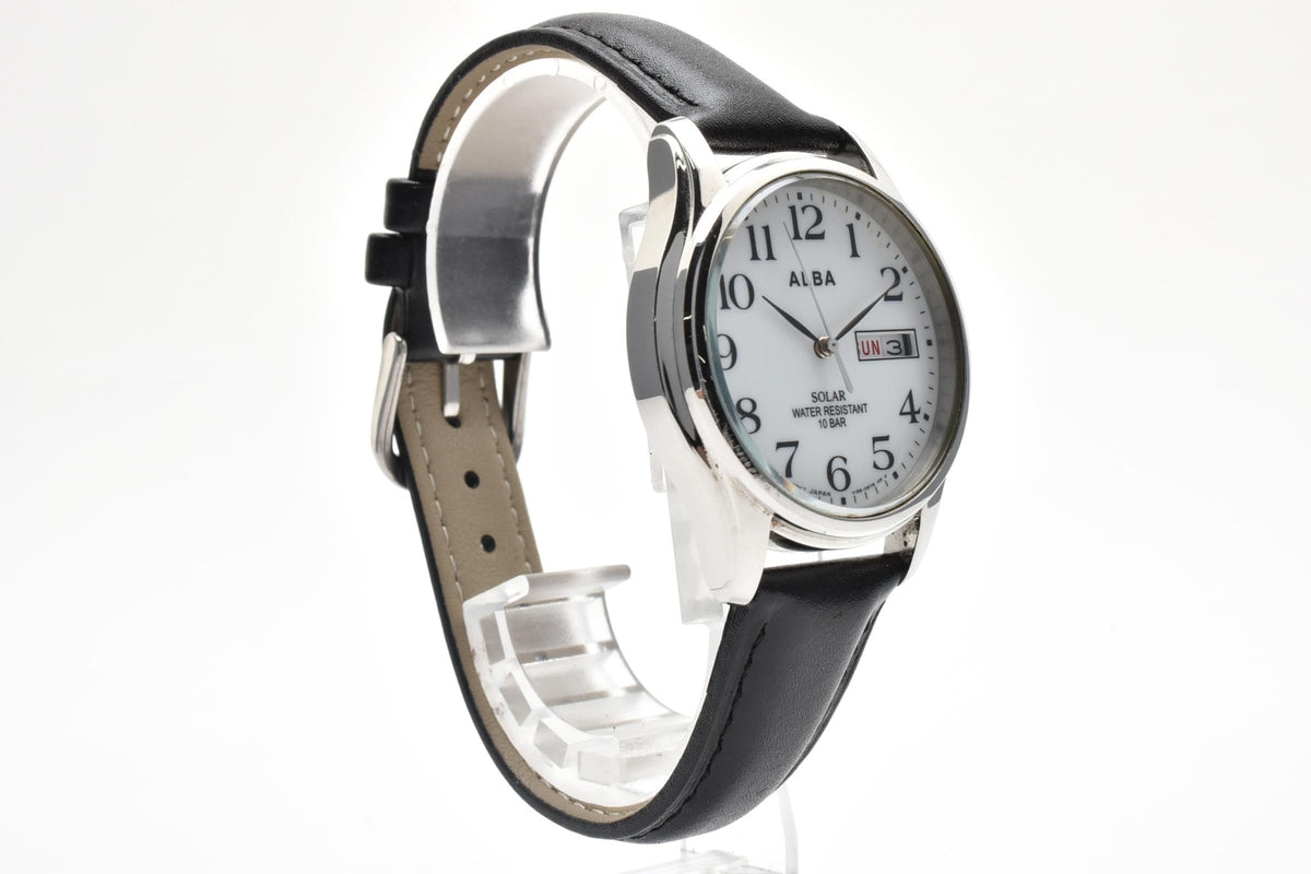 良品 SEIKO ALBA セイコー アルバ V158-0AX0 ソーラー デイデイト ホワイト文字盤 アラビア数字 レザーベルト 10気圧防水 メンズ 腕時計 稼働品