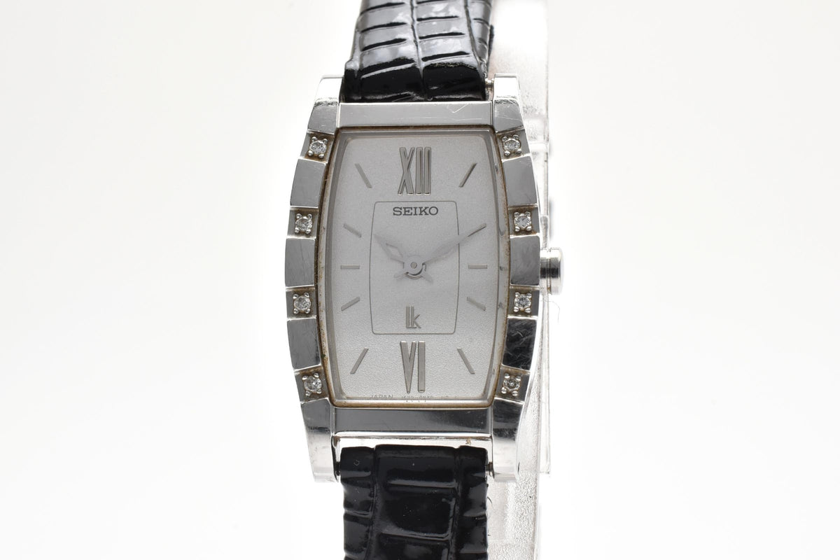 美品 SEIKO LUKIA セイコー ルキア 1F20-0BK0 クォーツ トノー型 ラインストーンベゼル ホワイト文字盤 レザーベルト 10気圧防水 レディース 腕時計 稼働品