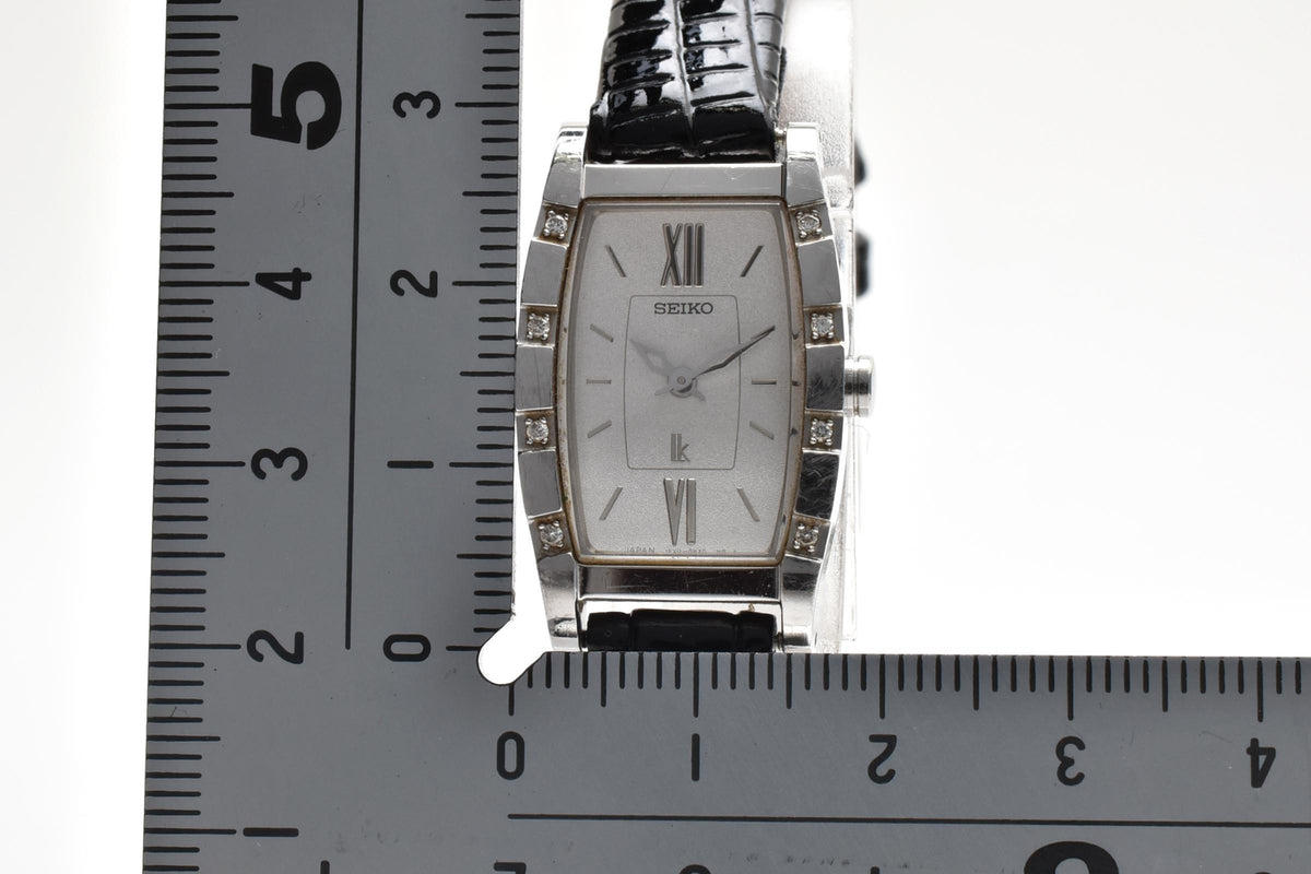 美品 SEIKO LUKIA セイコー ルキア 1F20-0BK0 クォーツ トノー型 ラインストーンベゼル ホワイト文字盤 レザーベルト 10気圧防水 レディース 腕時計 稼働品