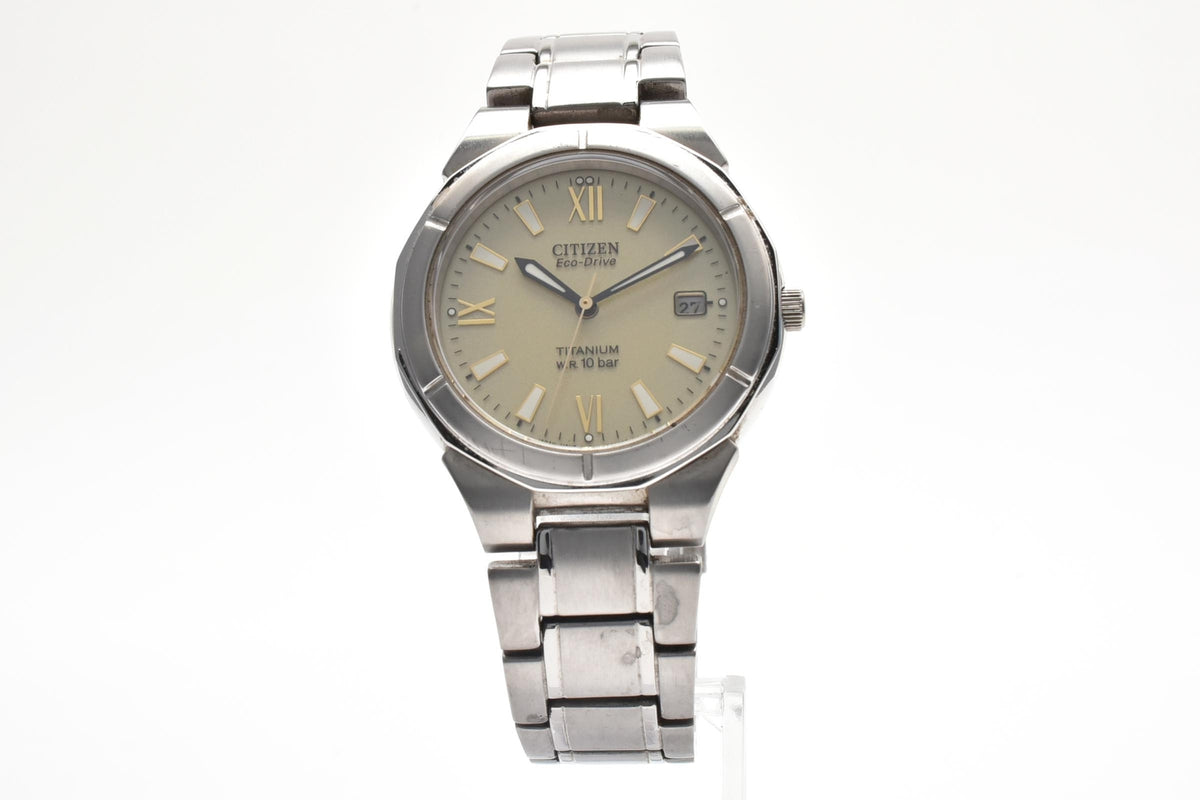 美品 CITIZEN シチズン エコドライブ E111-5036135 ソーラー デイト チタン シャンパン文字盤 10気圧防水 メンズ 腕時計 稼働品