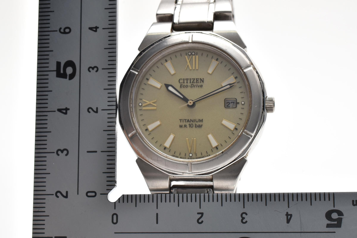 美品 CITIZEN シチズン エコドライブ E111-5036135 ソーラー デイト チタン シャンパン文字盤 10気圧防水 メンズ 腕時計 稼働品