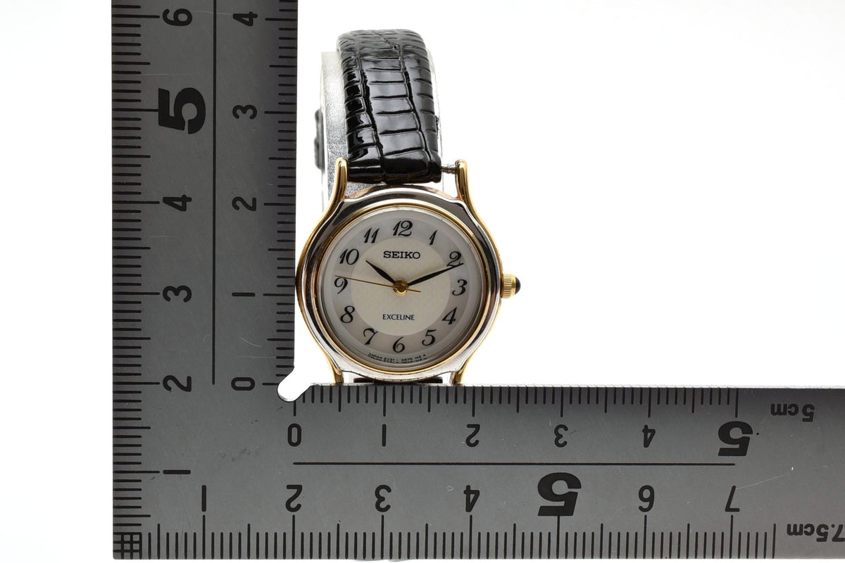 美品 SEIKO セイコー エクセリーヌ 2J31-0A50 クォーツ コンビ ホワイト文字盤 アラビア数字 レザーベルト 1990年代 レディース 腕時計 稼働品
