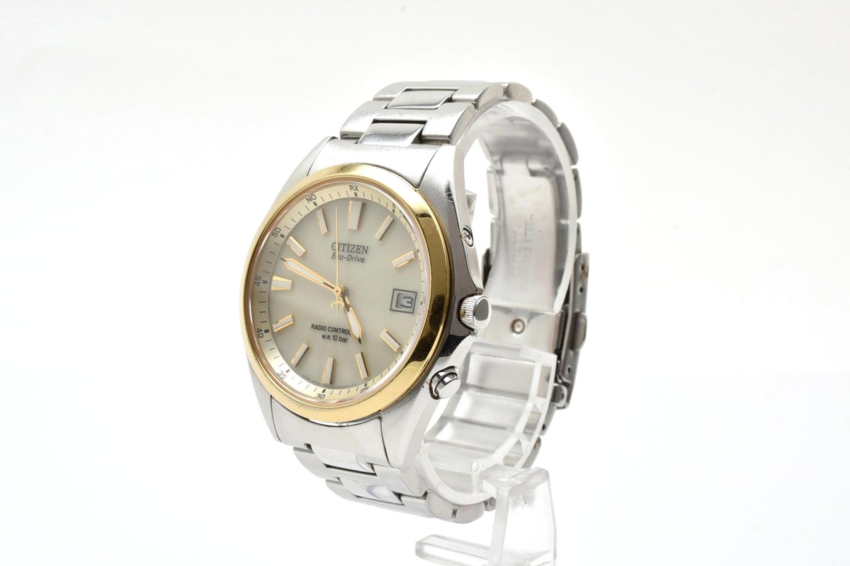 美品 CITIZEN シチズン エコドライブ 電波 H415-S038294 ソーラー デイト ステンレス ゴールドベゼル コンビ アイボリー文字盤 10気圧防水 メンズ 腕時計 稼働品
