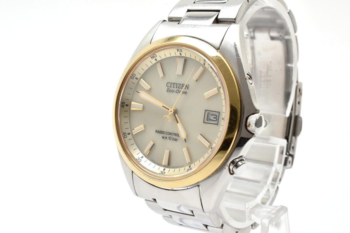 美品 CITIZEN シチズン エコドライブ 電波 H415-S038294 ソーラー デイト ステンレス ゴールドベゼル コンビ アイボリー文字盤 10気圧防水 メンズ 腕時計 稼働品