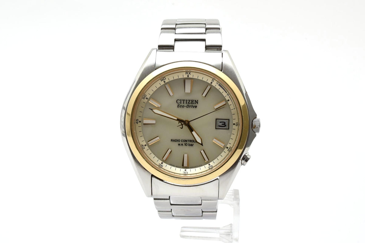 美品 CITIZEN シチズン エコドライブ 電波 H415-S038294 ソーラー デイト ステンレス ゴールドベゼル コンビ アイボリー文字盤 10気圧防水 メンズ 腕時計 稼働品