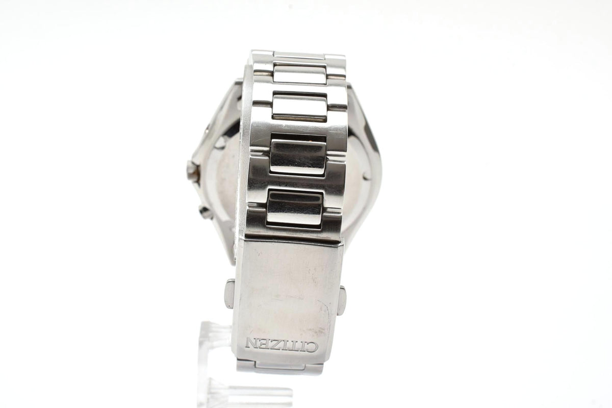 美品 CITIZEN シチズン エコドライブ 電波 H415-S038294 ソーラー デイト ステンレス ゴールドベゼル コンビ アイボリー文字盤 10気圧防水 メンズ 腕時計 稼働品