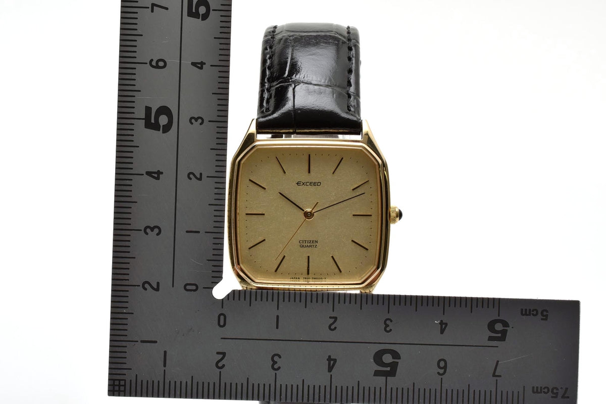美品 CITIZEN シチズン エクシード 4-797272Y クォーツ 超薄型 金メッキ クッション ゴールド文字盤 レザーベルト ヴィンテージ 1980年代 ユニセックス 腕時計 稼働品