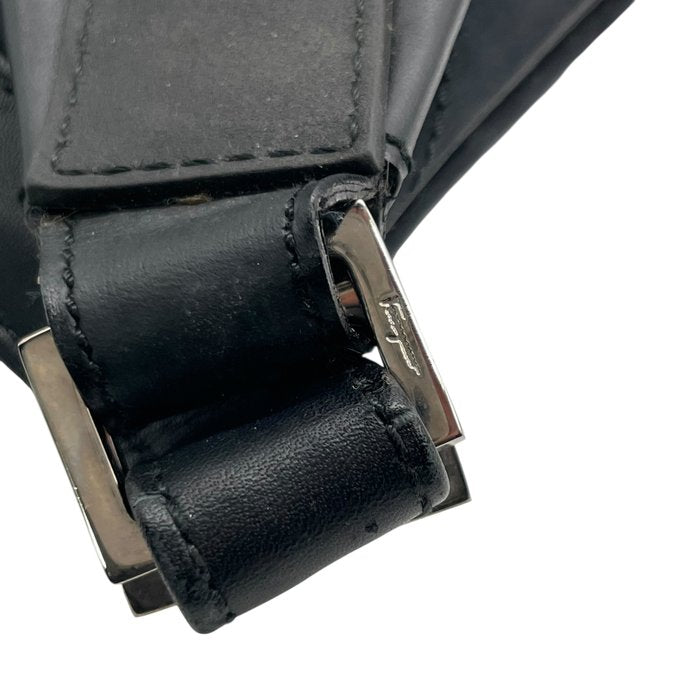 Salvatore Ferragamo サルヴァトーレ フェラガモ ワンショルダーバッグ ナイロン レザー ブラック Vara風 シルバー金具 肩掛け レディース 通勤 普段使い c1