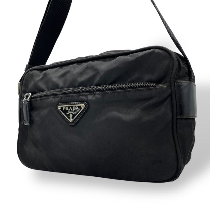 PRADA プラダ ナイロン レザー ショルダーバッグ トライアングルロゴ ブラック シルバー金具 斜め掛け クロスボディ レディース K12