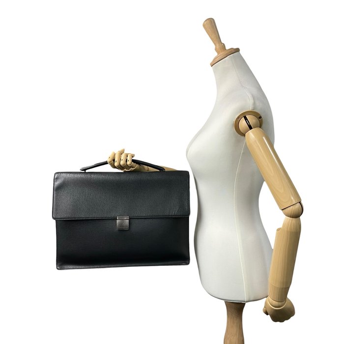 Louis Vuitton ルイヴィトン タイガ アンガラ ビジネスバッグ M30772 レザー ブラック シルバー金具 ブリーフケース ダレスバッグ メンズ B